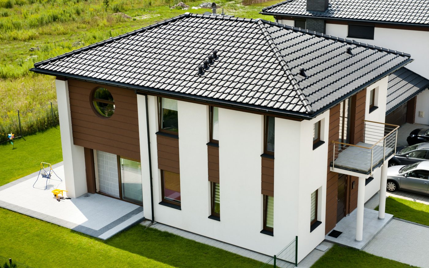 Single houses setting in Lodz with Universo roof tile